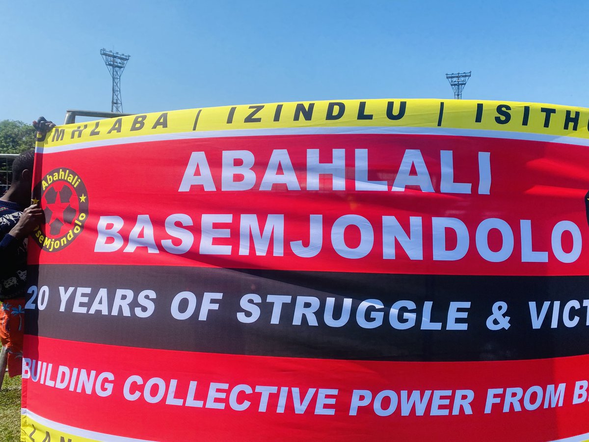 BayandaNewsTime's tweet photo. Abahlali baseMjondolo (shack dwellers) gathered at Curries Fountain to celebrate their 20th anniversary of struggle under the theme uMhlaba, Isithunzi, Izindlu completing it with a powerful question: Sifike kanjani la?
#Abahlalibasemjondolo @UmlaziFM https://t.co/w42fFuJ1cN