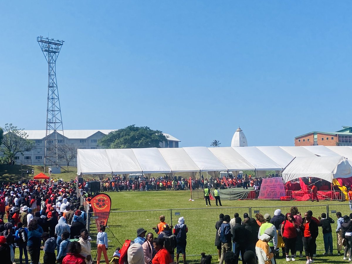 BayandaNewsTime's tweet photo. Abahlali baseMjondolo (shack dwellers) gathered at Curries Fountain to celebrate their 20th anniversary of struggle under the theme uMhlaba, Isithunzi, Izindlu completing it with a powerful question: Sifike kanjani la?
#Abahlalibasemjondolo @UmlaziFM https://t.co/w42fFuJ1cN