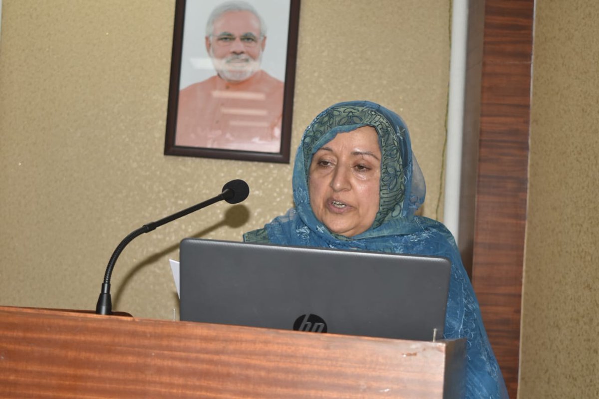 Ms. Monalisa Das, Joint Secretary, Ministry of Ayush; Dr. M.A. Qasmi, Advisor (Unani); and Dr. N. Zaheer Ahmed, Director, CCRUM, visited the Regional Research Institute of Unani Medicine (RRIUM), Srinagar On October 3, 2025. (1/2)