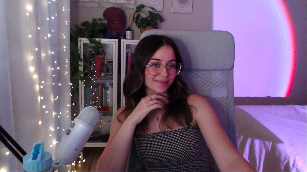 sofisoftie's tweet image. hola HOLA lol + anime 
twitch.tv/softie