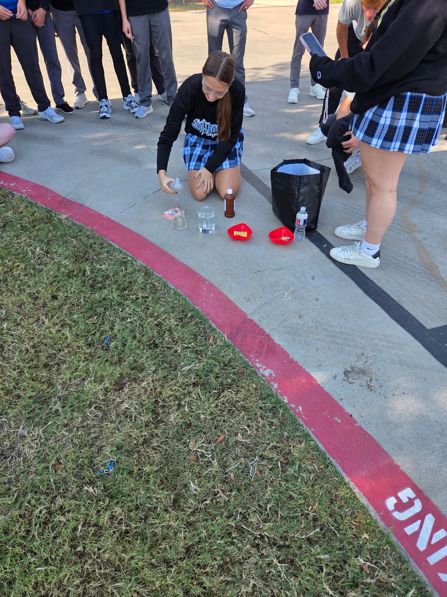 SheltonSchool's tweet image. Upper School STEM Club experiment of the week: Elephant Toothpaste! Junior, & STEM club president Sydney Davis, showed members how each ingredient fuels the reaction for a giant foamy expansion. #Shelton50 #LearningWithoutLimits #STEM