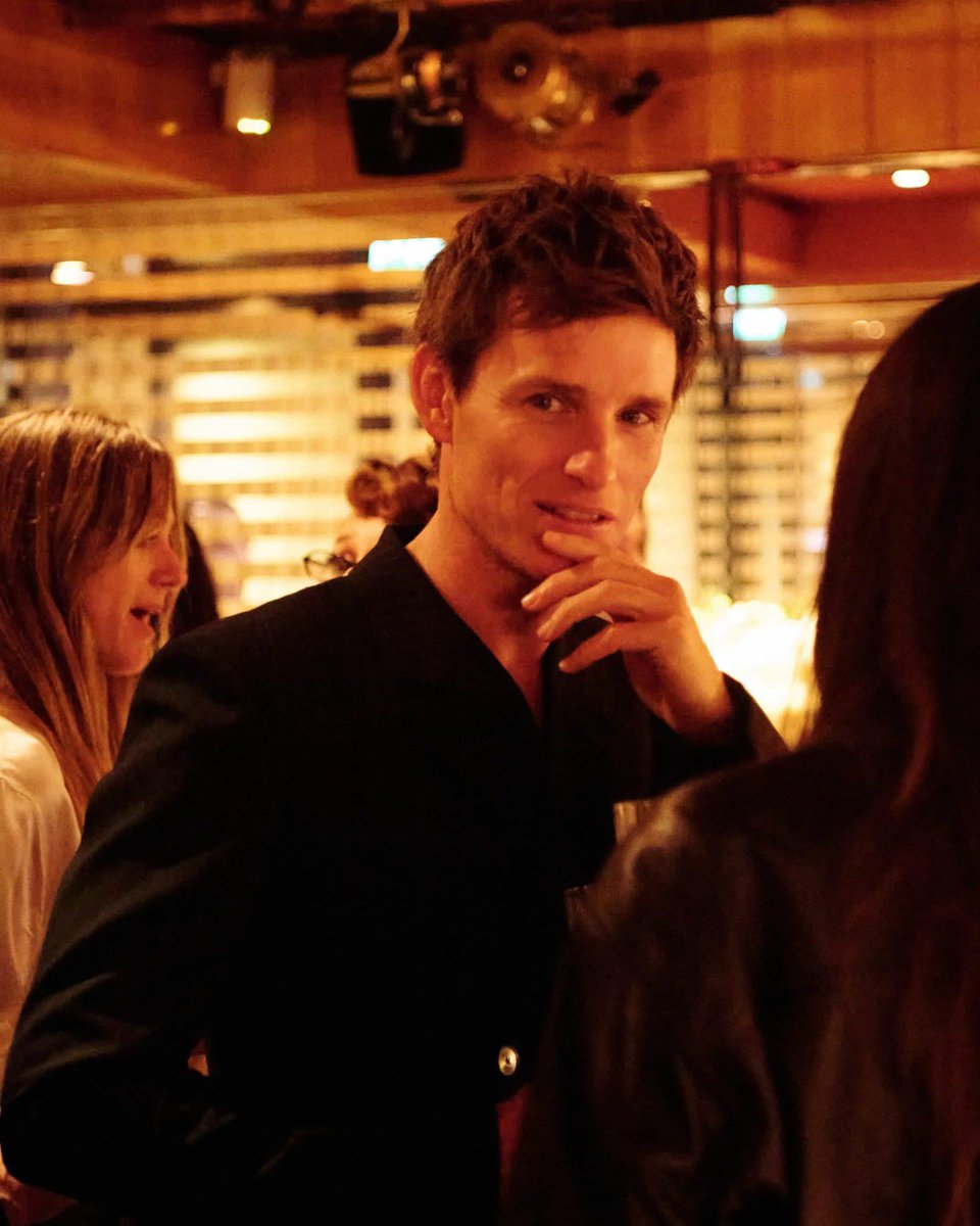 에디는 내꺼니까 다들 꺼져주세요 그렇다고 진짜 꺼지지는 말고요🙄❤️