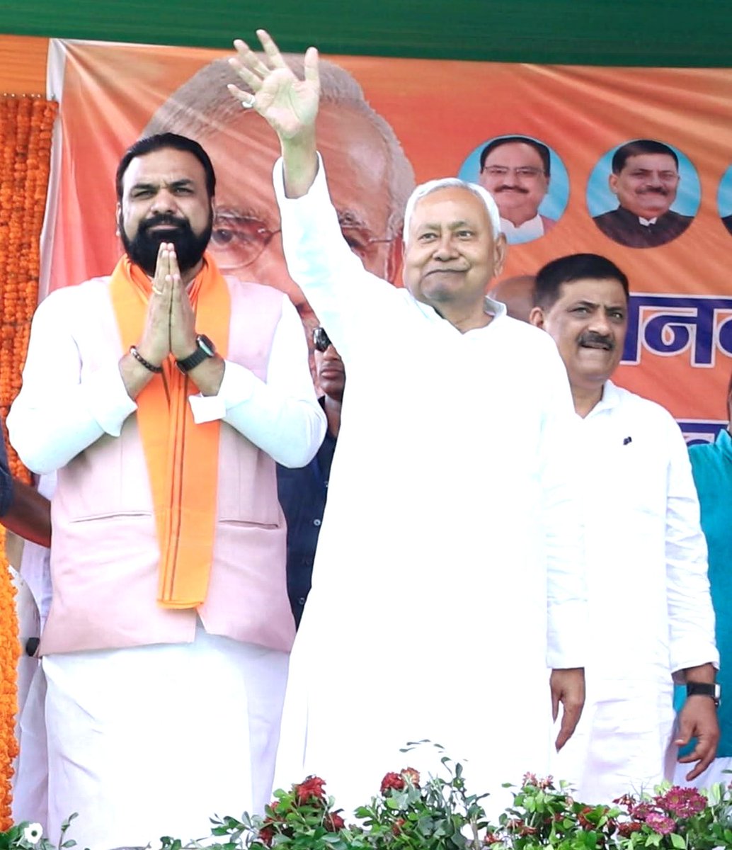 Journo_vivek's tweet image. राजनीति के अभिमन्यु नहीं, अर्जुन हैं सम्राट
---------------
बिहार के उपमुख्यमंत्री सम्राट चौधरी अर्जुन हैं, अभिमन्यु नहीं कि घेर कर मार दोगे। परसेप्शन के सहारे जो लोग उनकी राजनैतिक हत्या करने की कोशिश में जुटे हैं, वे अपने मनसूबे में इतनी आसानी से सफल नहीं हो पायेंगे।

बीते रोज…