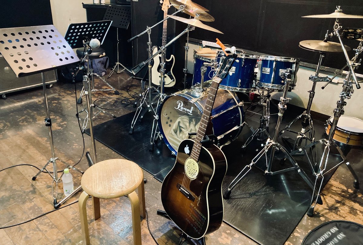 YuheiLog's tweet photo. HIGH END LIE、引き続きスタジオワークを行っております。
結成以来もっとも長い制作期間。
一つのバンドとしてもそうではありますが、メンバー各々が自らと向き合う季節を迎えています。 https://t.co/xE454cD5iG