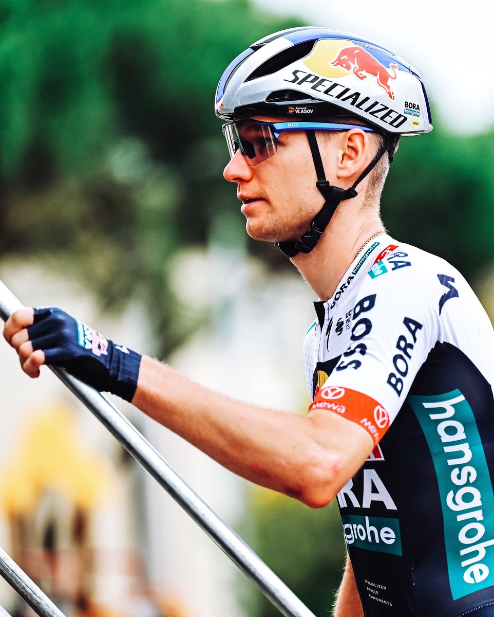 First DNF of the season today.
Flat tire on the first time up San Luca and no chance to chase back after that.
Eyes now on Coppa Bernocchi.

<a href="/RBH_ProCycling/">Red Bull – BORA – hansgrohe</a> 

#GirodellEmilia 

🖼️ <a href="/GettySport/">Getty Images Sport</a>