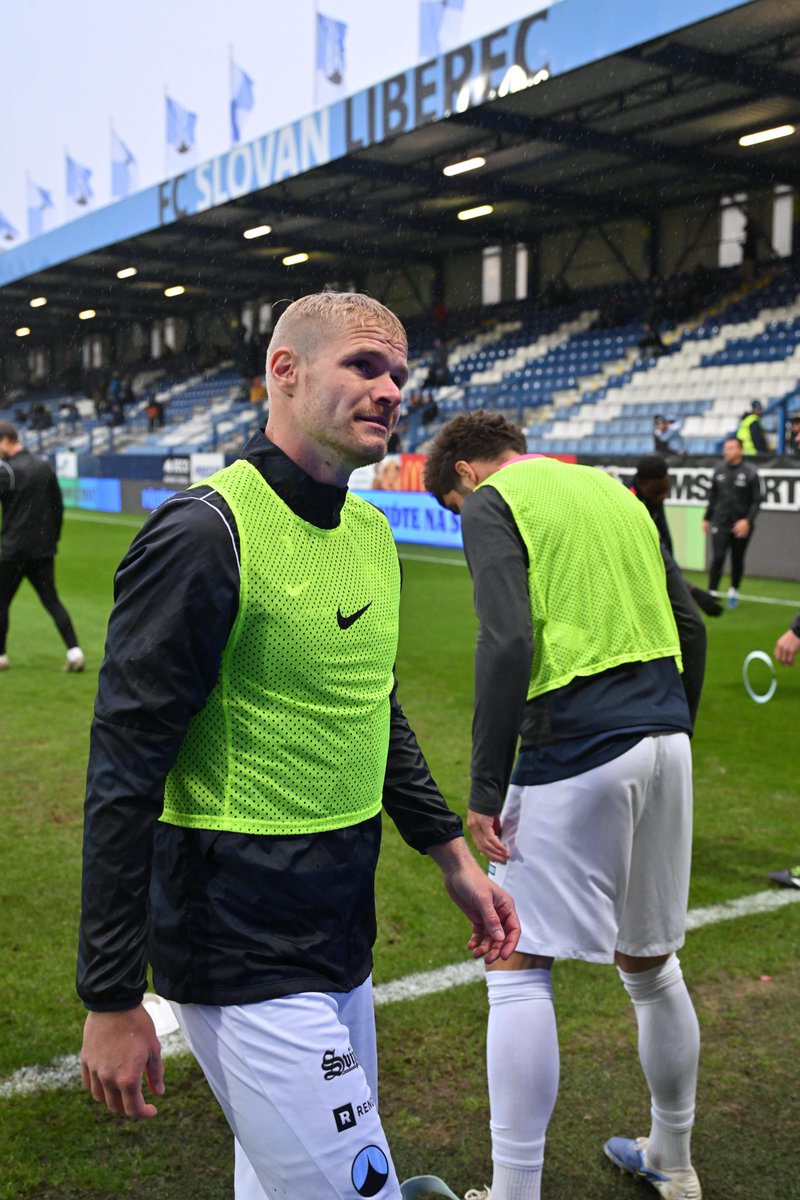 FCSlovanLiberec's tweet photo. Krajní obránci #FCSL pro dnešní duel #LIBBOH.
3️⃣ 🇨🇿 🐇
2️⃣7️⃣ 🇺🇬 https://t.co/8cIyaIflrl