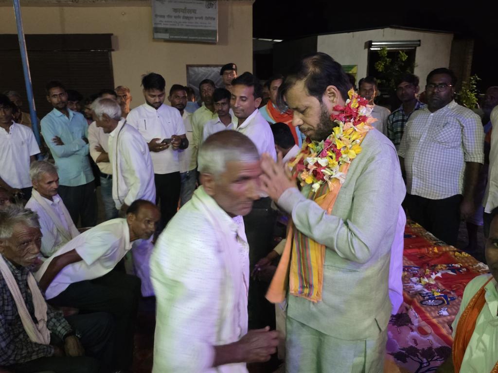Manojpandeyweb's tweet image. आज की जन चौपाल में उमड़ी हुई परिवाररूपी जनता ने स्थापित किया उसका विश्वास
पूरी मजबूती से बना हुआ है और बढ़ता हुआ जा रहा है।
क्षेत्र की जन समस्याओं को निराकरण के लिए कृत संकल्प