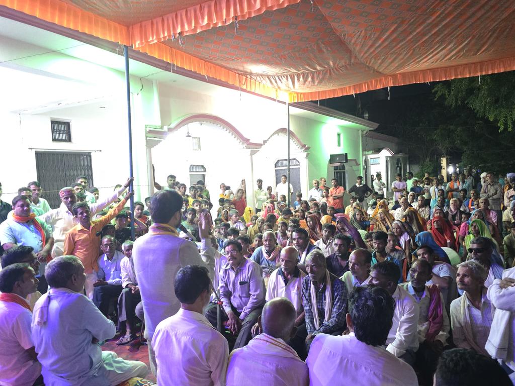 Manojpandeyweb's tweet image. आज की जन चौपाल में उमड़ी हुई परिवाररूपी जनता ने स्थापित किया उसका विश्वास
पूरी मजबूती से बना हुआ है और बढ़ता हुआ जा रहा है।
क्षेत्र की जन समस्याओं को निराकरण के लिए कृत संकल्प