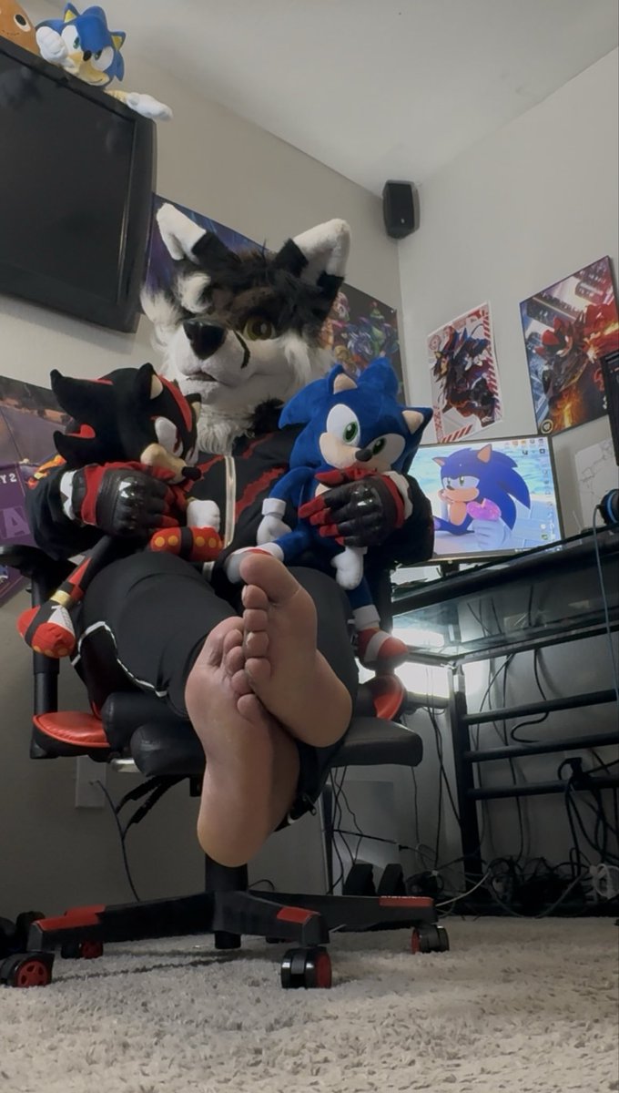 Don’t let this nerd take their shoes off if they have any hehe