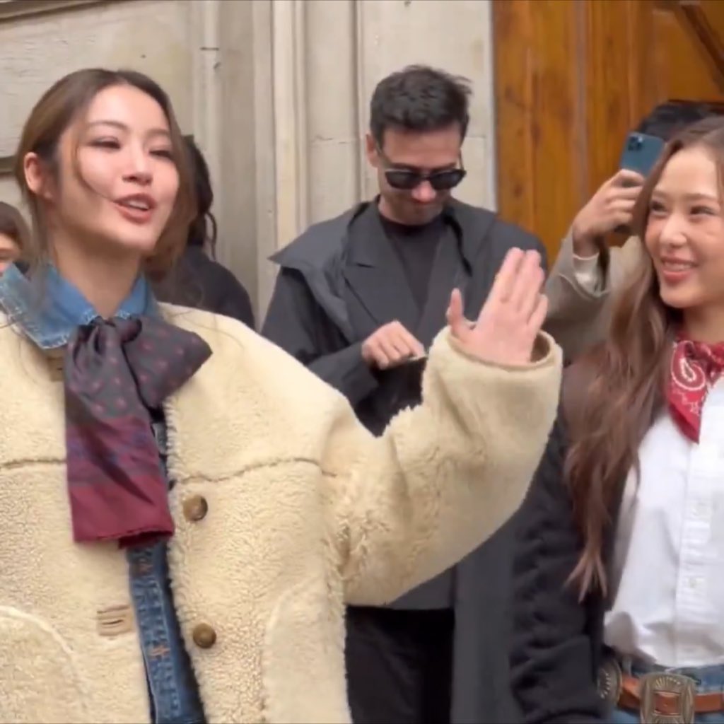 grandmamoonnews's tweet photo. 🩵 : Bonjourrrr~
💛 : 😽😸🥰😊😚🤩🙂‍↔️😻

NAMTANFILM POLO PFW 
#NamtanFilmPoloRalphLauren 
@RalphLauren  
@NamtanTipnaree @filmracha https://t.co/xJBt28fdc9