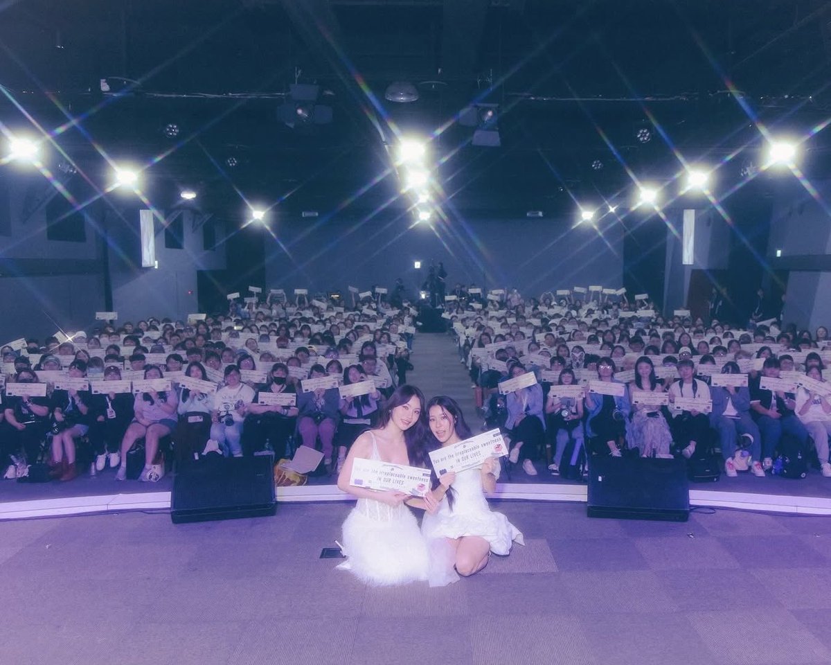 CiizeRutricha's tweet image. ขอบคุณสำหรับการตอบรับเป็นอย่างดีกับแฟนมีตครั้งแรกของกระปุกและไซซีนะคะ ไว้พบกันอีก😉💖 #KapookCiize1stFMinTaipei
Thank you for the great response to Kapook and Ciize first fan meeting. See you again soon.
#Ciizezphr #CiizeRutricha #myfanze
