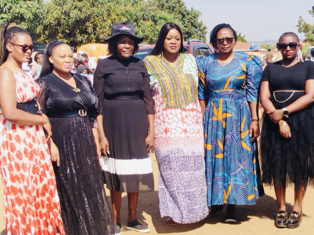 muronda_t's tweet photo. As female councillors, we attended the funeral of the three children who mysteriously and tragically lost their lives, we are deeply pained by this tragedy, and we vow to push for by-laws that promote safer cities and safer spaces  for everyone . https://t.co/Tx6M1c4nA0