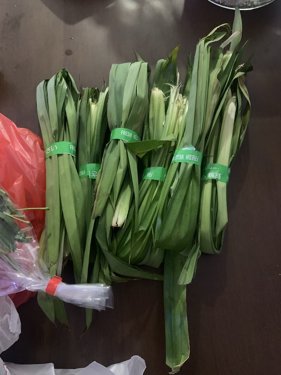 malissaali's tweet photo. Kejadian 2021.
Aku suruh husband gi beli daun pandang. Seplastik besar dia bawa balik, boleh buat satu kawah bubur kacang. https://t.co/z3YDi6SB2W