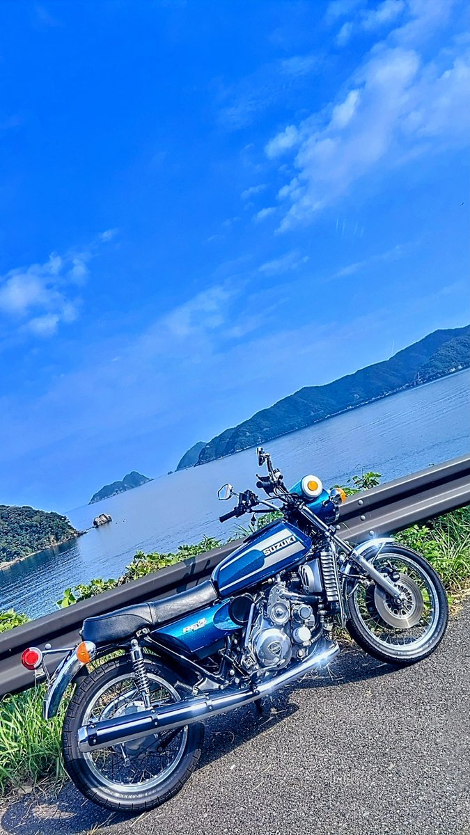 毎月5日はRE5の日✨️
#見た人は晴天とおバイクの写真を貼る
#バイクのある風景 
#旧車バイク 
#スズキRE5