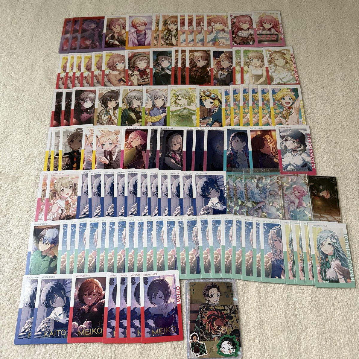 プロセカ エピカ 譲渡

求 50～定価 +送料  
譲 画像1～6

画像1定価 (画像4～6の中から2枚抱き合わせ)
画像2定価(画像4～6の中から同数)
画像3定価(画像4～6の中から半数)
画像4定価
画像5 100円 画像6 50円
※抱き合わせの場合画像5.6のお品物は定価となります。
(後日缶バッジ等の譲渡も募集予定)