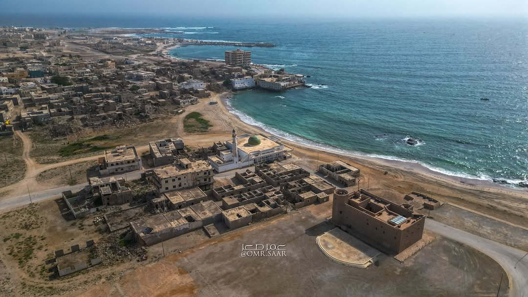 اكتشف عُمان🇴🇲 (@experienceom_ar) on Twitter photo في #مرباط 🏝️ يلتقي عبق التراث بنسمات البحر 🌊،
مدينة تجمع بين الأصالة الساحلية ⚓️ وجمال التاريخ في كل زاوية ✨
Insta: 📸 عمر صعر 
#عُمان
#عُمان_بعيونك
#اكتشف_عُمان
#للجمال_عنوان في #مرباط 🏝️ يلتقي عبق التراث بنسمات البحر 🌊،
مدينة تجمع بين الأصالة الساحلية ⚓️ وجمال التاريخ في كل زاوية ✨
Insta: 📸 عمر صعر 
#عُمان
#عُمان_بعيونك
#اكتشف_عُمان
#للجمال_عنوان