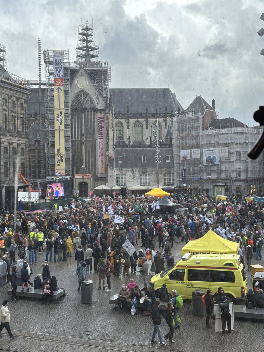 monique van der hoek tweet media