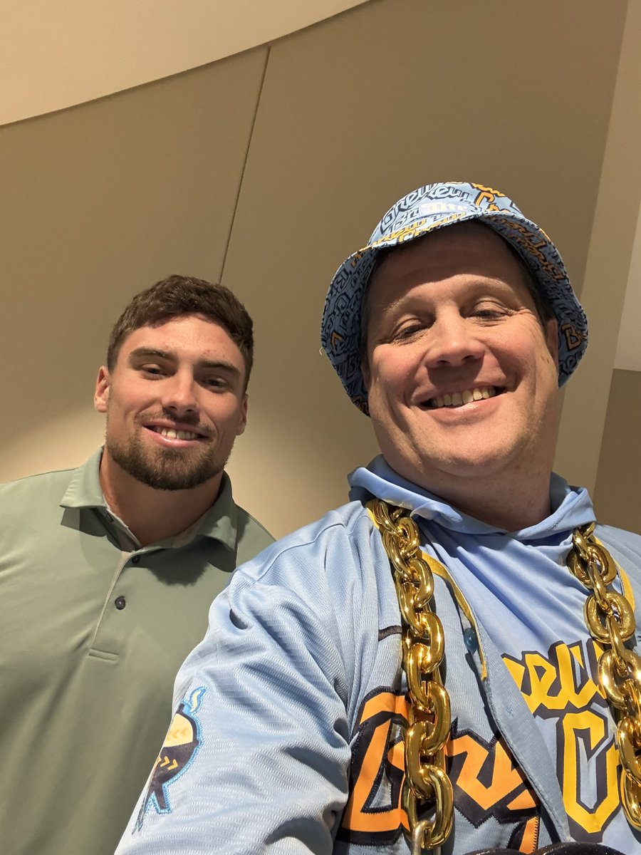 MrAngry247's tweet image. Let’s see some Durb-bomb’s 💣 and beat those Cubs! #PowerOfFriendship #ThisIsMyCrew #WinItForUeck