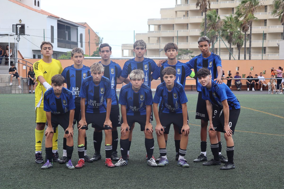🔵⚫ CADETE PREFERENTE ⚫🔵

⏱️ ¡Rueda el balón en el Antonio Yeoward!

Arranca el encuentro frente al Atlético Victoria 💙🖤

#SaleElSol #udlt #UDLTATV