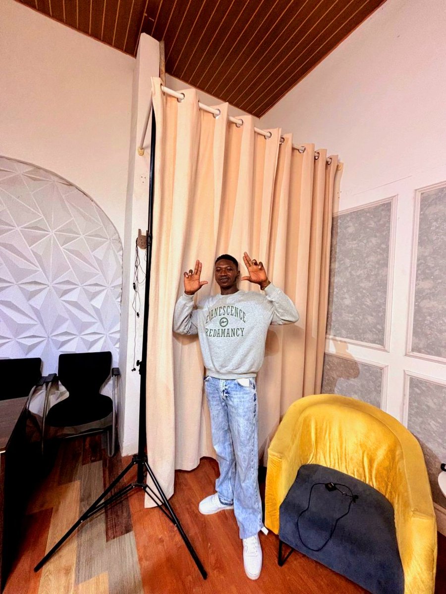 Roberthud09's tweet image. FOCUS ON IMPROVING, NOT PROVING. 
THE BEST IS YET TO COME ...
Happy New Month, fam... I pray this month brings us nothing but success 🙌 🙏. 
#RobertHud #TeamHudEmbassy #VIMM