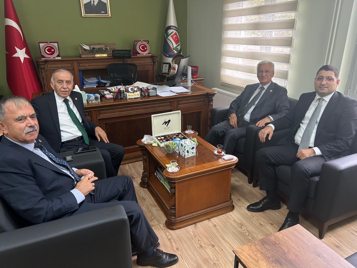 Türkiye Belediye Başkanları Birliği Temsilciliğinin açılışı vesilesiyle bulunduğumuz Sakarya’da,Yönetim Kurulu Üyelerimiz Sn Halim Çakır ve Sn Ali Özturan ‘la birlikte Vali Yardımcımız Sn Yusuf  İzci’yi ziyaret ettik.
      Nazik kabulü için Sn Valimize çok teşekkür ederiz.