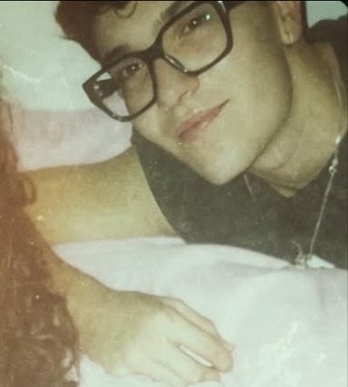 giratvtto's tweet image. q alguien le pegue las gafas a la cara con superglue #OTDirecto4O