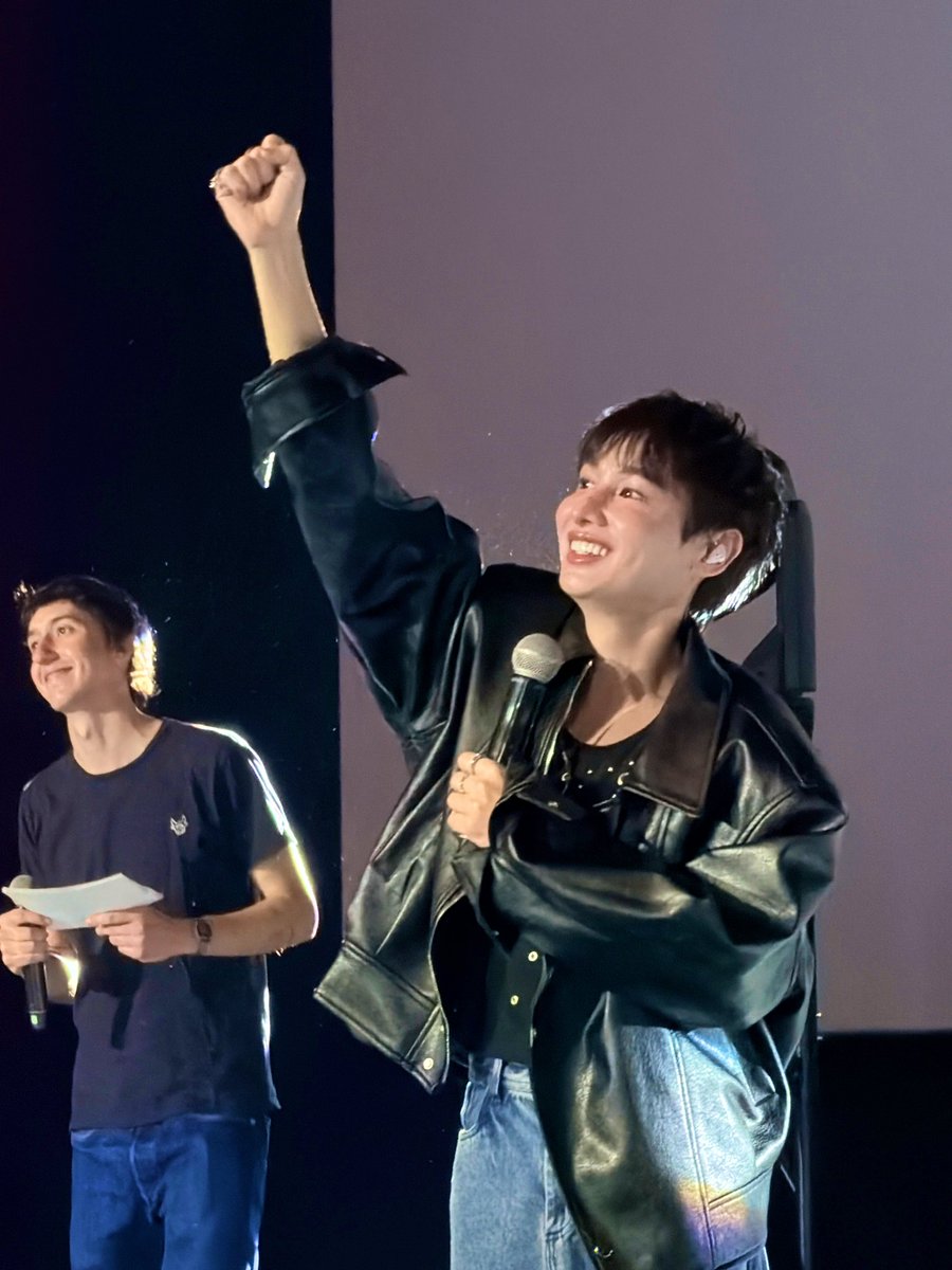 asukazzo's tweet photo. 귀여워🤏🤏
#OffGun1stFMinMadrid 
#OffGun 
@AtthaphanP https://t.co/Fy5MLaoOft