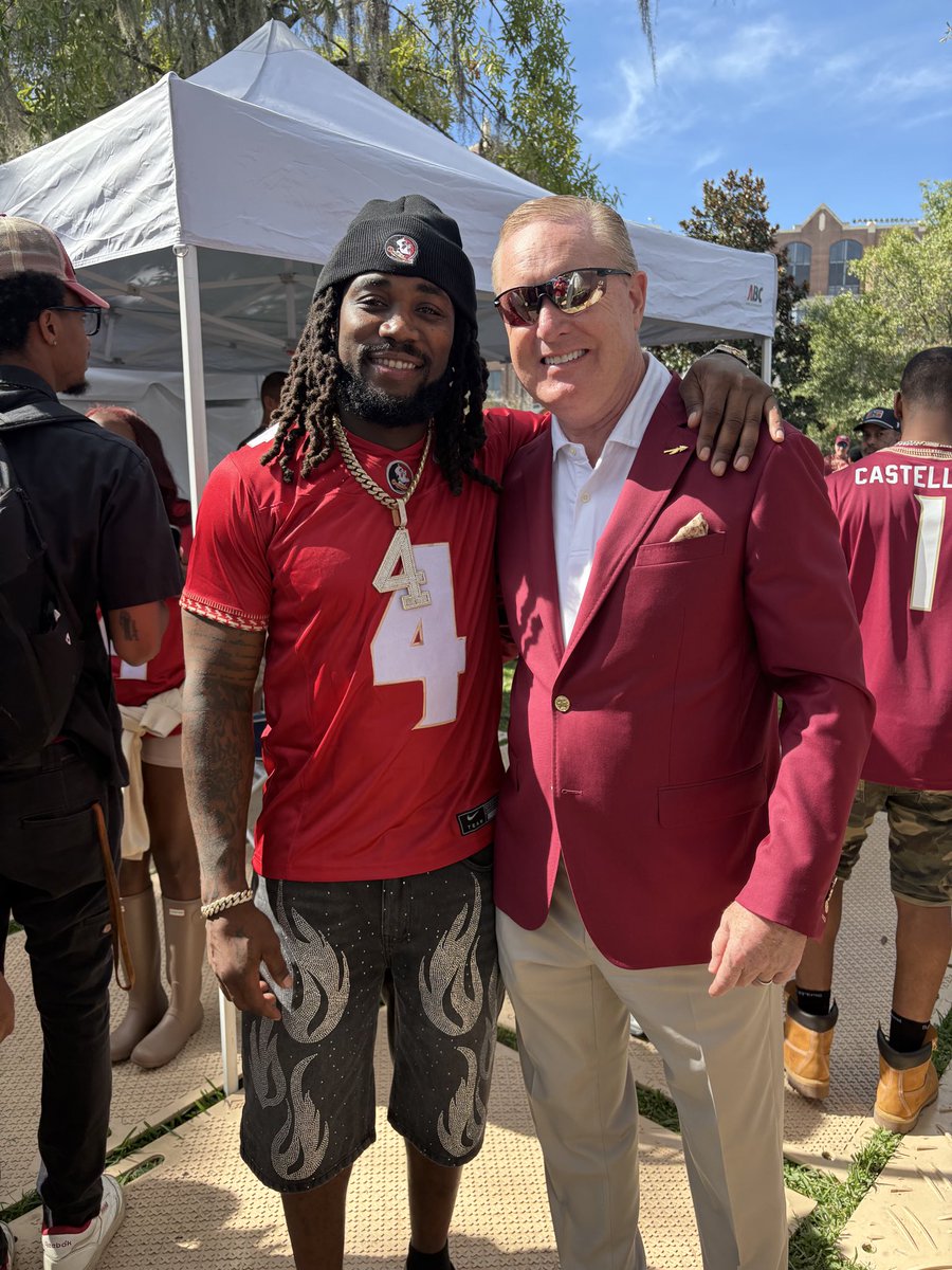 SeminoleAlford's tweet image. Great to have the great @dalvincook back supporting the @Seminoles!  True brotherhood @FSUFootball!

#NoleFamily