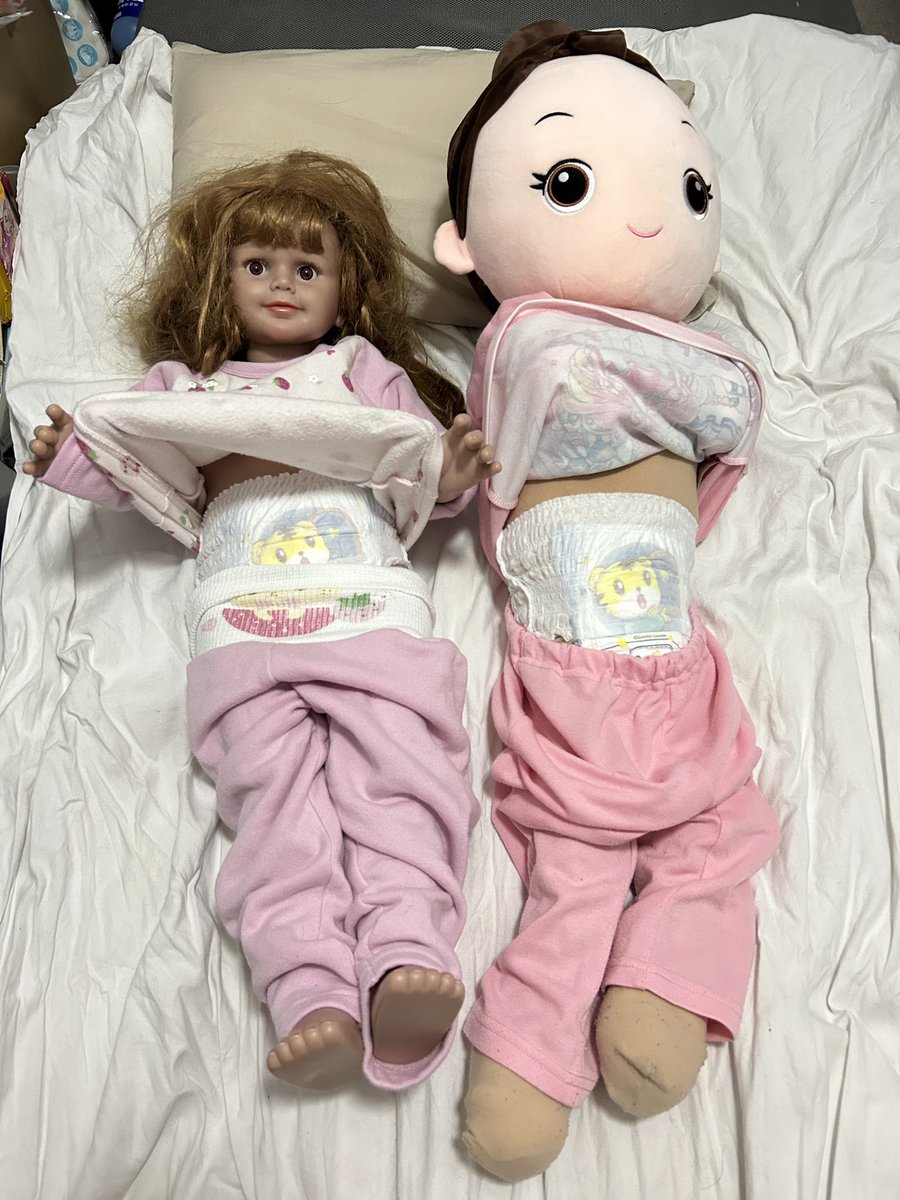 さゆ(右)「パパ、おやすみパンツでねんねの準備できたよー」

めい(ひだり)「おねーたんとおしょろい〜」