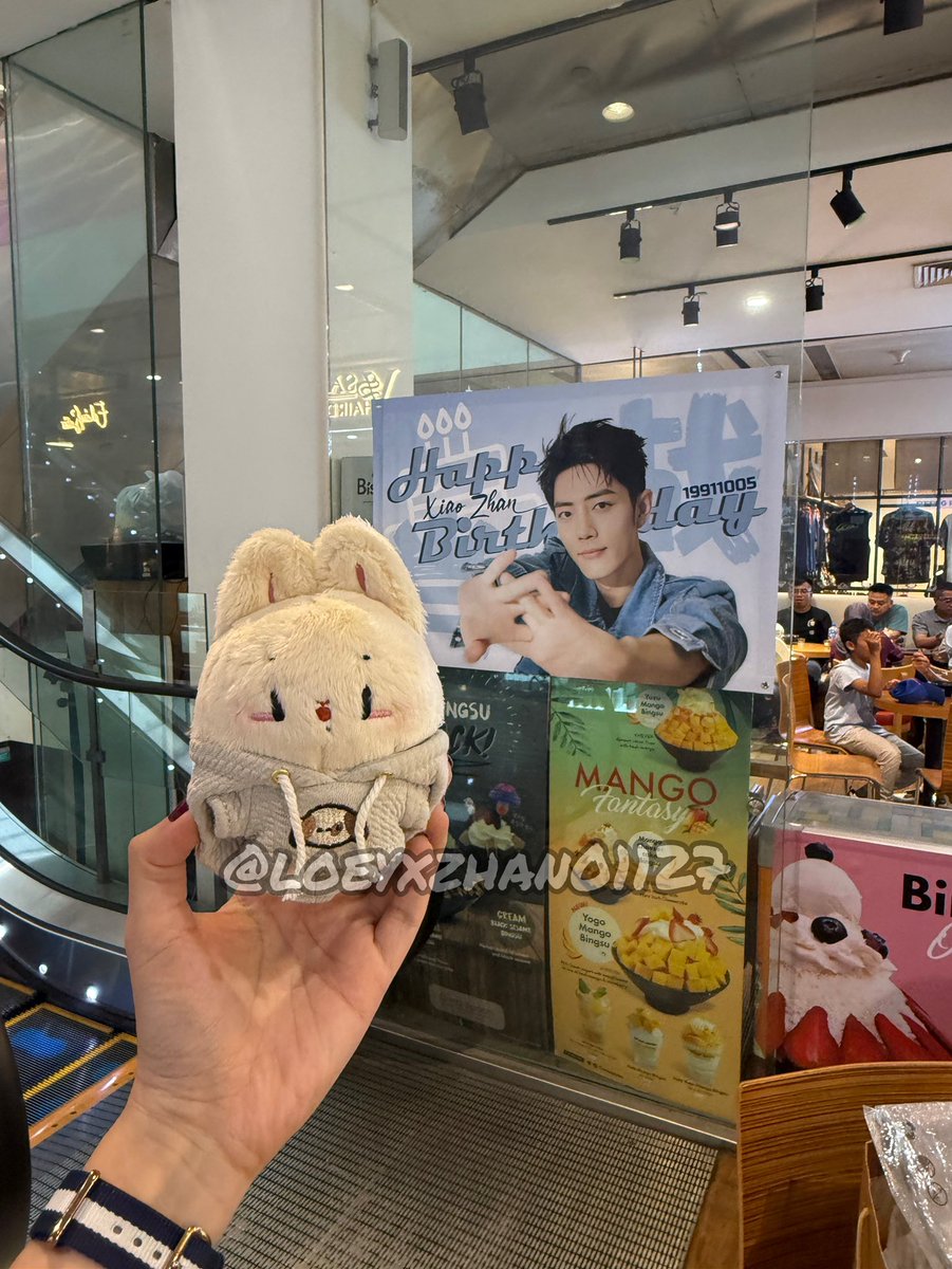 loeyxzhan01127's tweet photo. Some photos from the celebrations with Singapore XFXs today!

XIAO ZHAN LEVEL 34 UNLOCKED

#For34everWithXiaoZhan #Happy34thBDayXZ https://t.co/UMvBaO5CYZ