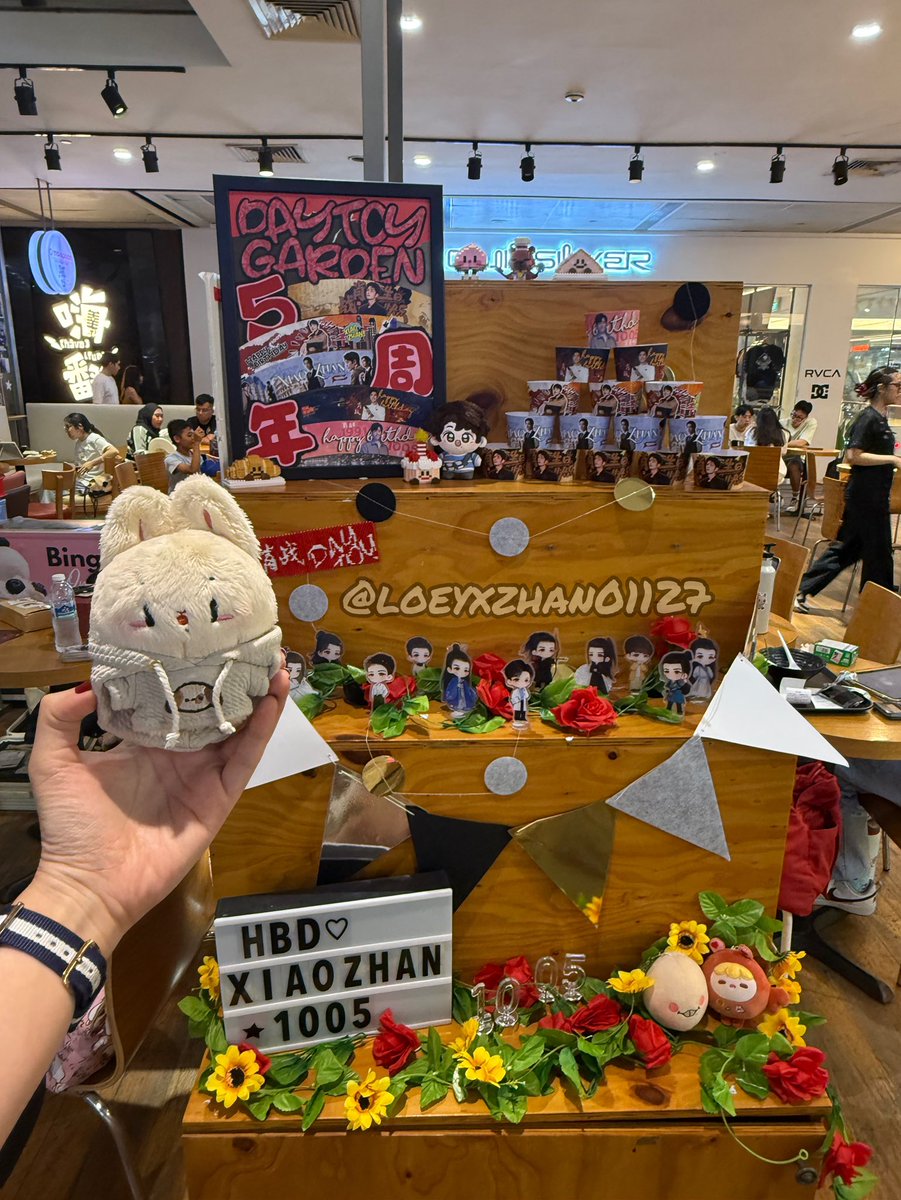 loeyxzhan01127's tweet photo. Some photos from the celebrations with Singapore XFXs today!

XIAO ZHAN LEVEL 34 UNLOCKED

#For34everWithXiaoZhan #Happy34thBDayXZ https://t.co/UMvBaO5CYZ