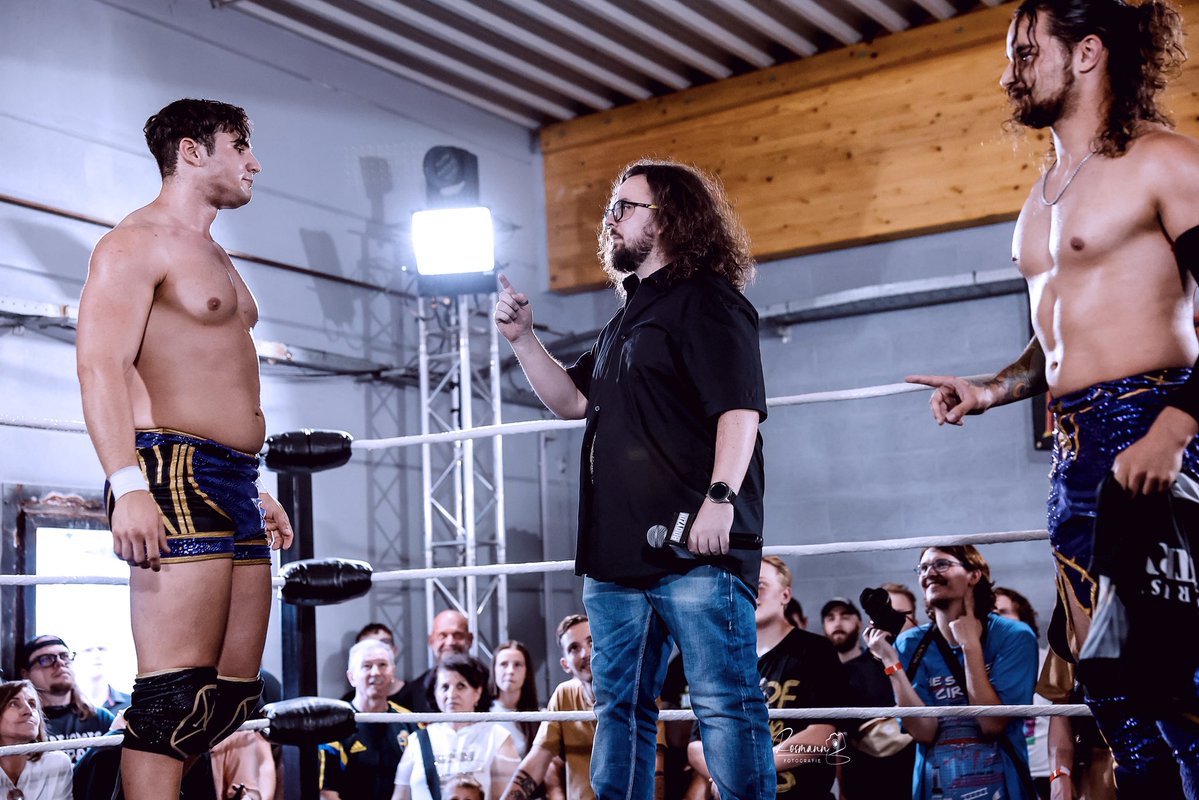bodyzoi's tweet image. À votre avis… qu’est-ce que @Sturry est en train de dire à son fiston @Nate_Prince_pw ? 
Wrong answers only ⤵️

▶️ BODYZOI REBORN disponible sur YouTube : bodyzoi_be
🇫🇷🇬🇧 Commentaires en français &amp;amp; en anglais