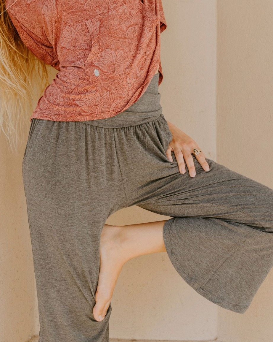 slightlybuddha's tweet image. Take a deep breath and let the weekend flow through you.🪁
#slightlybuddha #weekendflow #yogabrand #comfortandstyle #mindfulmoments #bambooclothing #innerpeace