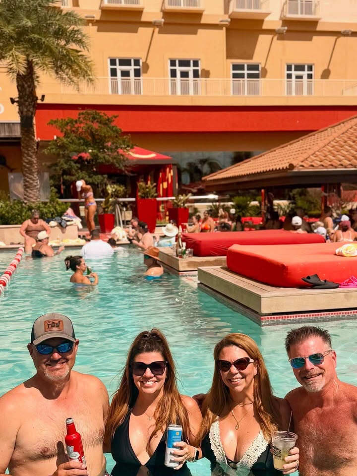 GoldenNuggetLC's tweet image. No better way to spend the weekend ☀️ 🍹 Tag your friends to plan your next trip!

📸: Todd N Michelle Cooley

#GoldenNuggetLC #WeekendVibes #Poolside #VisitLakeCharles