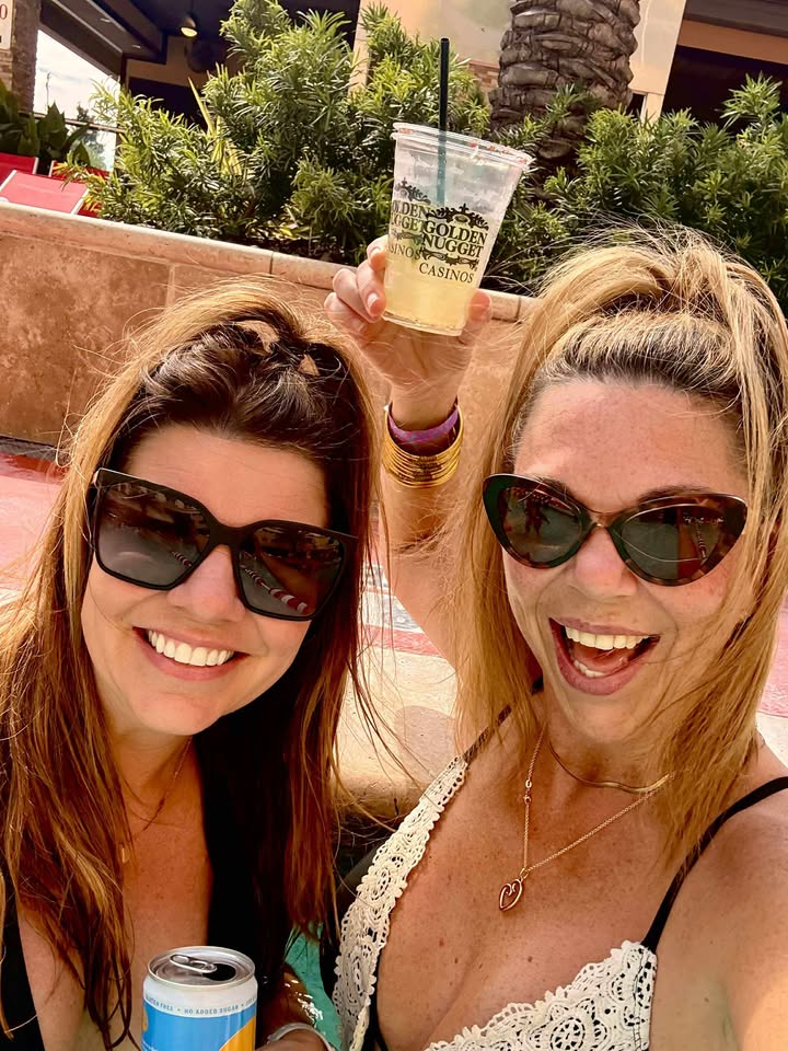 GoldenNuggetLC's tweet image. No better way to spend the weekend ☀️ 🍹 Tag your friends to plan your next trip!

📸: Todd N Michelle Cooley

#GoldenNuggetLC #WeekendVibes #Poolside #VisitLakeCharles