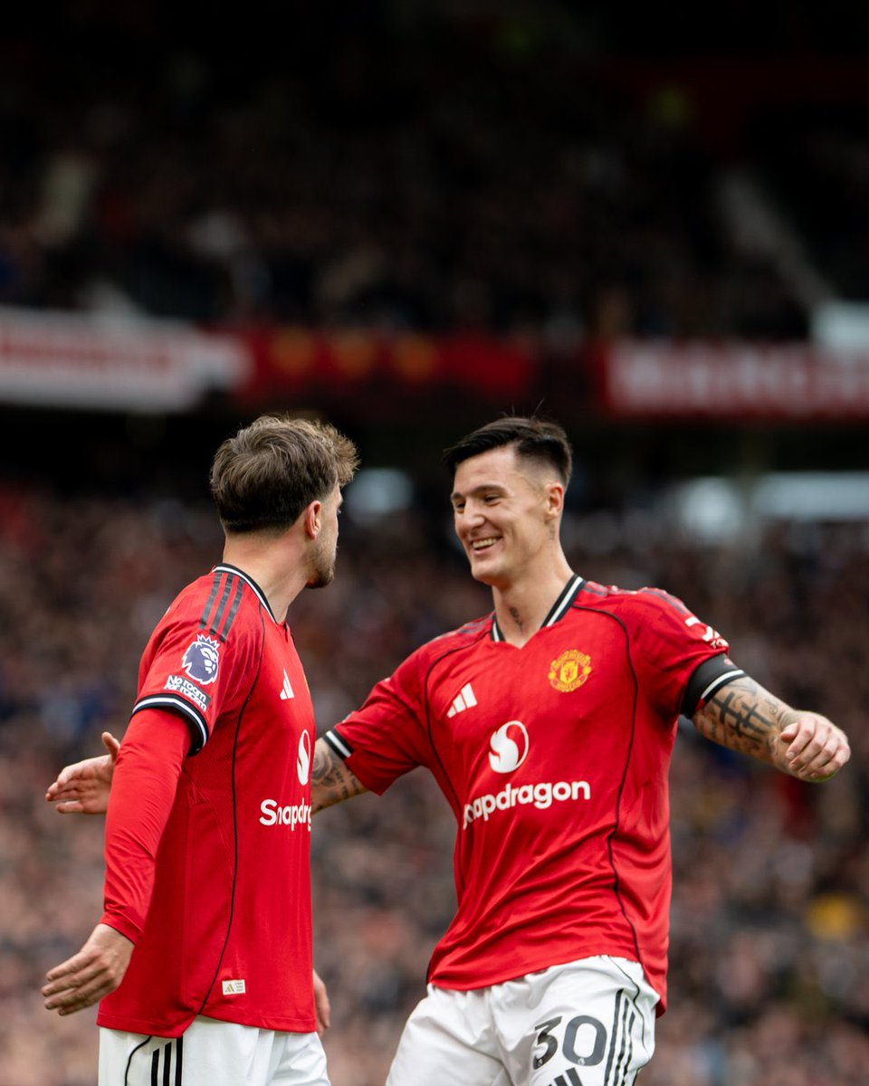 Terminé ! United s'impose 2-0 face à Sunderland et se relance en PL avec, ENFIN, une prestation convaincante !
Mount &amp; Sesko ont inscrit les deux buts du match en première période. United a ensuite géré son avance en seconde période avec un bon turn over d'Amorim. #MUFC