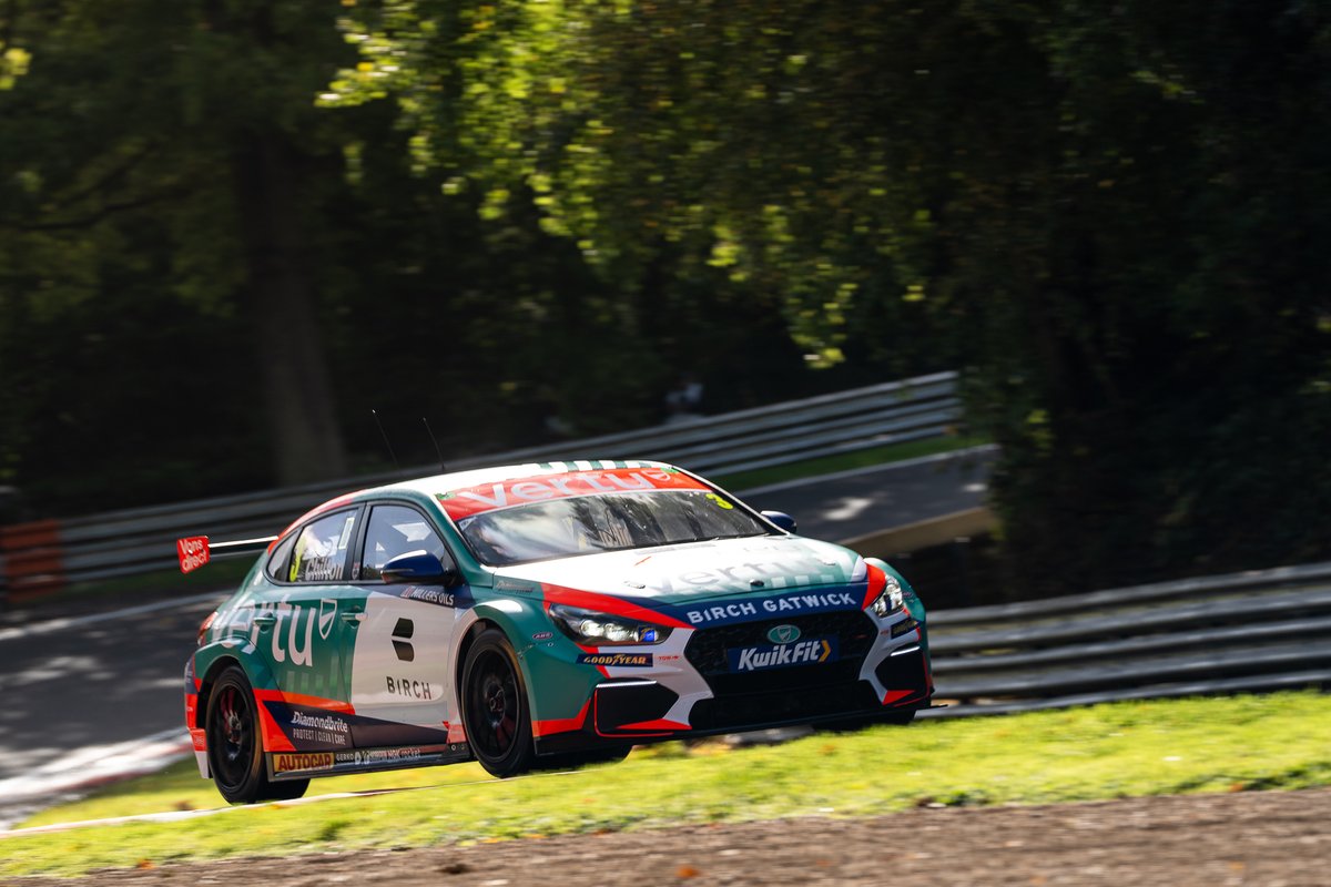 TomChilton_'s tweet image. Finishing P4 in final qualifying feels like a great way to kick off the weekend at Brands Hatch GP. The car felt strong, and now it’s all about turning this momentum into a solid result in Race 1 tomorrow. 🏁  

#BTCC #EXCELR8 #TeamVERTU #birchgatwick @vert @Excelr8M
