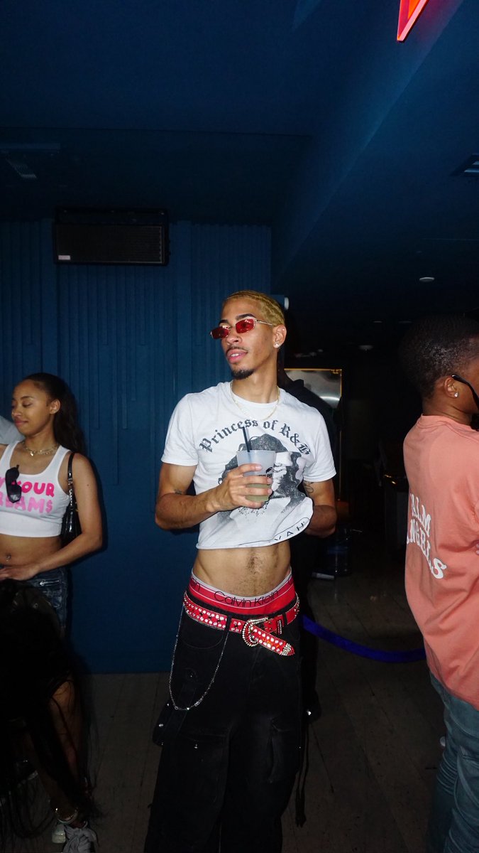 0fficialandre's tweet photo. Pretty boys all have to have a blonde era. It’s an initiation🙂‍↕️#tb https://t.co/vbzPmZbsQN