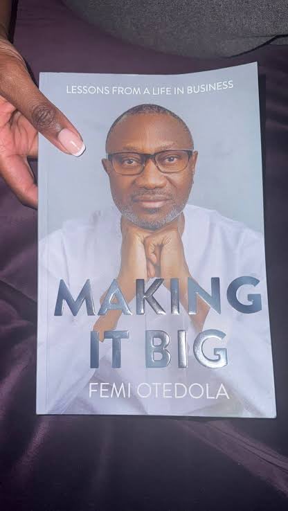 webdesignerng's tweet image. My colleague wrote a book on how to make it big. I made a course teaching how I effortlessly attract gigs on social media! 💼✨
Things we billionaires do 🙂↔️🙂