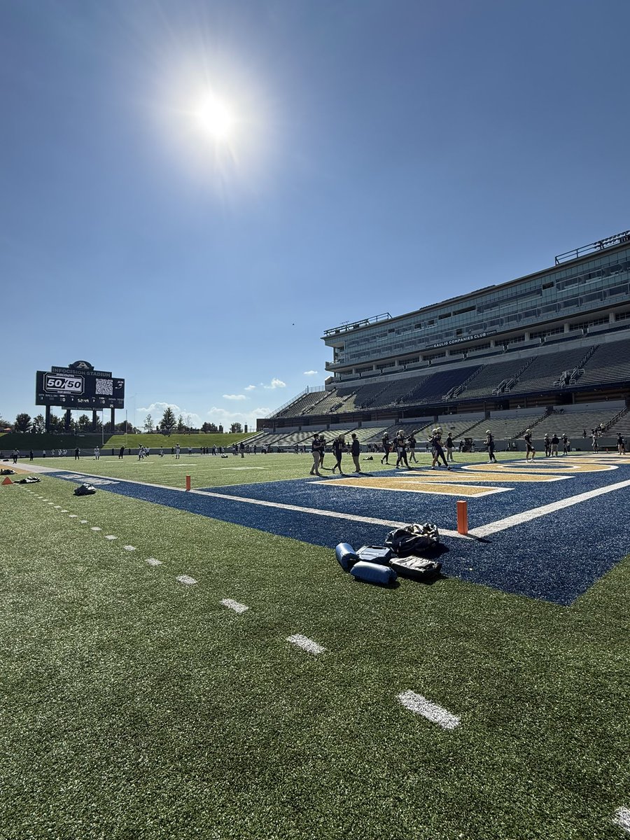 mike__eversole's tweet image. Beautiful day at the University of Akron! 🦘

✅ Fall World Series. 
✅ Homecoming. 
✅ 2026 Official Visits. 
✅ MACtion at home. 

#GoZips #BeDifferent