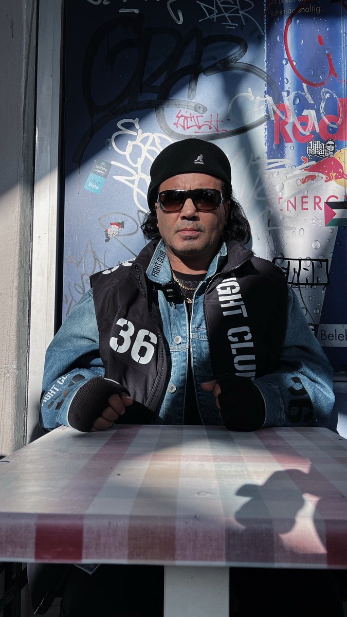 Ne kadar karanlıkta kaldın? 
Ne kadar sokağa yakınsın sen? 
En son ne zaman yandın? 
Her gün öldürüp, öleceğini sandın?