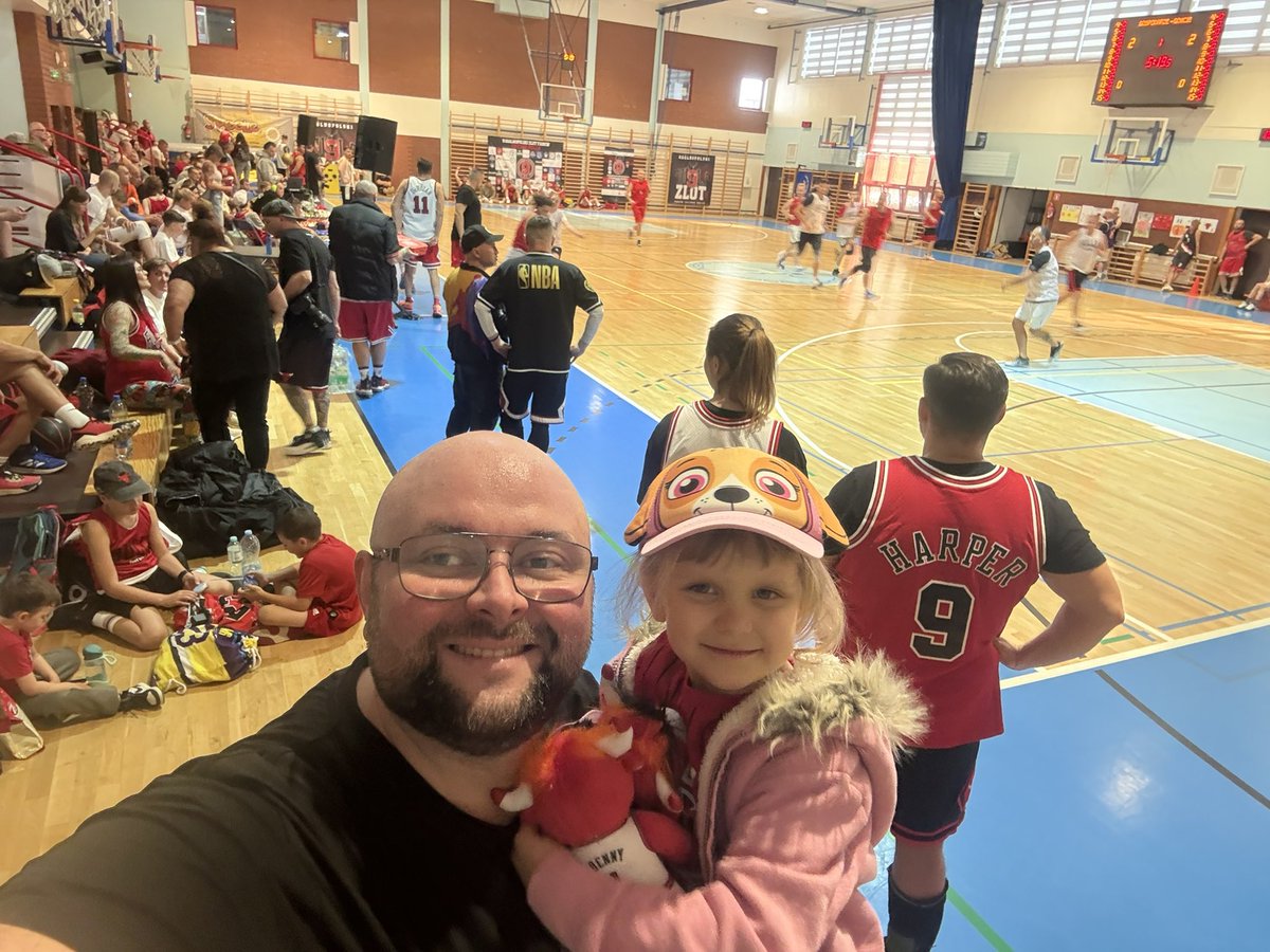 87Wieckowski's tweet photo. Hey #bullsnation Today in Poland 🇵🇱 I organize 9th Chicago Bulls fans rally.
Over 230 fans, @chicagobulls got the best fans in the World ❤️

@Stacey21King @SeeRedUK @eazyland https://t.co/9M40PIIGiZ
