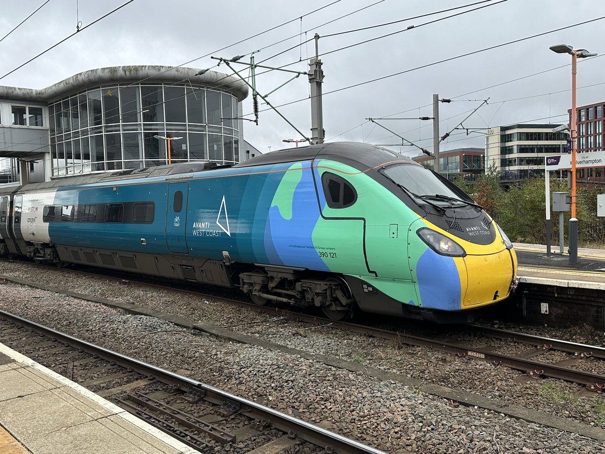 JoeSRailTrainP1's tweet photo. Here’s another star of the Pendolino 390121 ( Opportunity ) 9S54 08:40 London Euston - Edinburgh. It’s quite hard to compare both Progress & Opportunity as they are both great looking fleet. But for me personally I think Opportunity is the winner, I think light and dark blue colour matches well with the green. But that’s my opinion, I’m sure you all have different views.