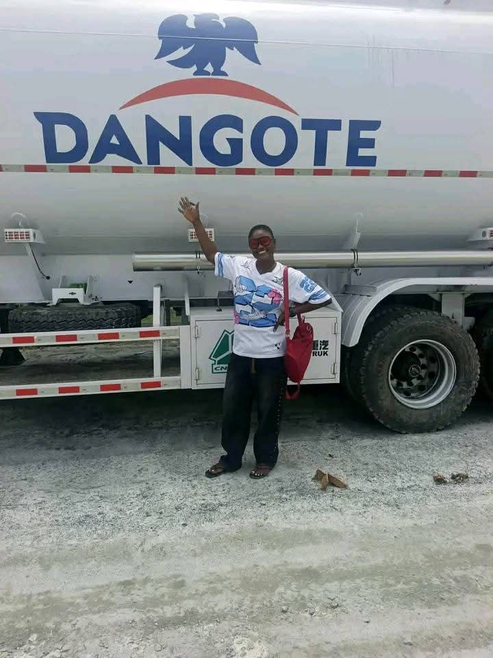 BenueFirst_'s tweet photo. There is no limit to achieving dreams. Thats the story of Benue truck driver, Terzungwe Juliana Iorzaa.

28 years graduate of Akperan Orshi College of Agriculture, Yandev, Juliana, was today assigned a Truck by Dangote Oil. 

As an experienced Truck driver for years, she will form part of the team to champion oil distribution by Dangote Oil as the company makes major entry into the petroleum sector especially with the new Dangote Refinery.

Congratulations Benue daughter!