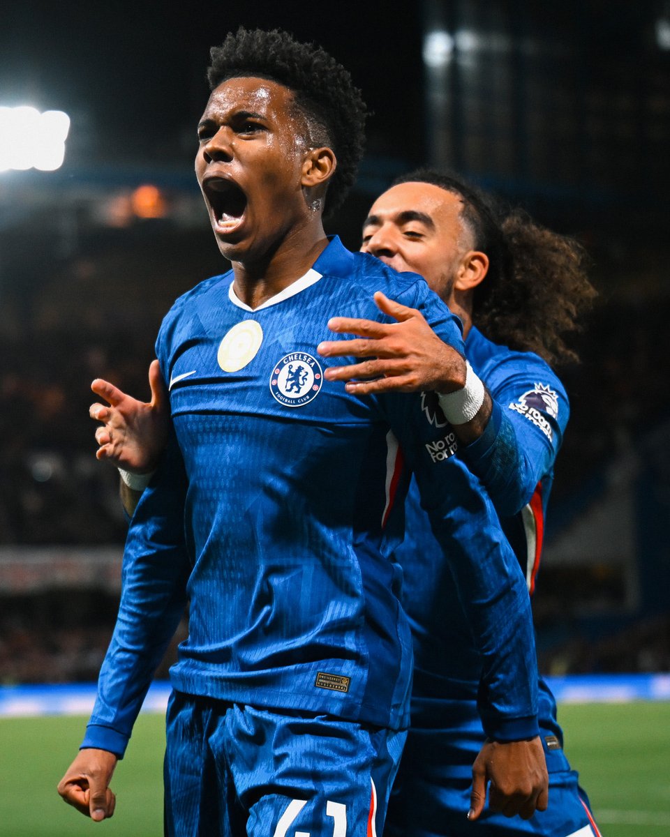 DebbyChelsea10's tweet photo. No Chelsea fan will pass without retweeting this Estevao pic https://t.co/EHbZ6Wcp1q