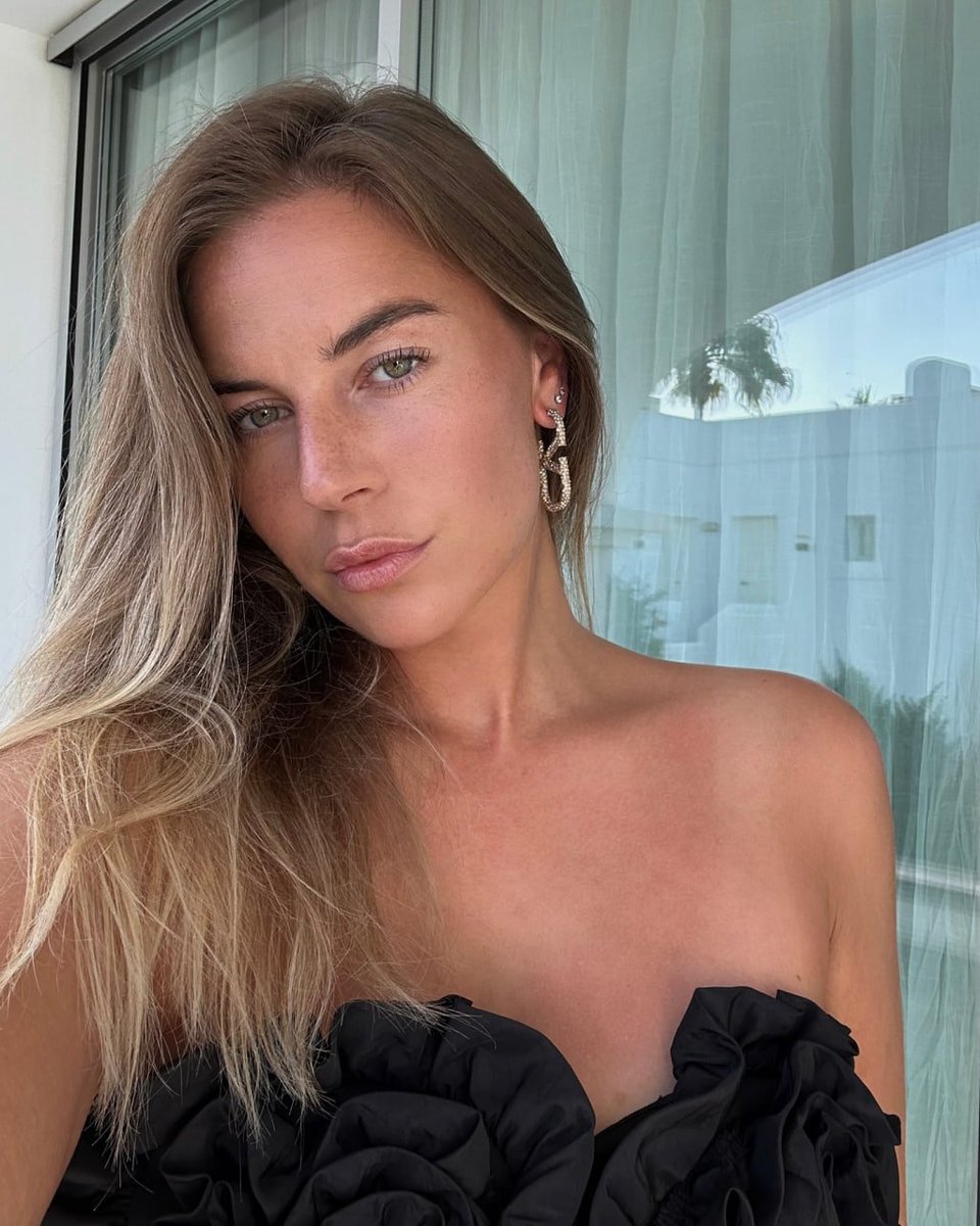 I’m not 20 anymore I’m 35, I’ve got wrinkles and saggy bits 😂 do I still deserve a like on here?