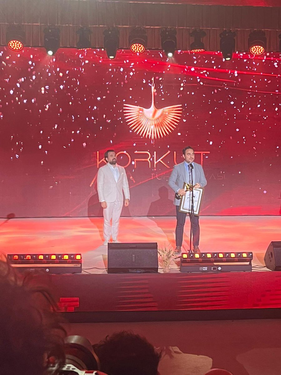 *5. Korkut Ata Türk Dünyası Film Festivali sona erdi* 

Önümüzdeki yıl Türkiye’de gerçekleştirilecek olan festivalin kapanış töreninde Türk Dünyası’nın en iyileri ödüllerini aldı. “Koca Dünya” belgesel filmi ile jüri özel ödülüne layık görülen filmin yönetmeni Burcu Yeşilbaş’ı,