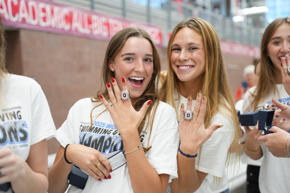 Our 2025 Big Ten Champions showing off their new hardware 💍

#GoBucks