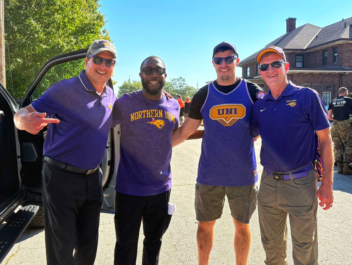 UNI Homecoming Parade 💜💛

Two mayors &amp; a president… 

We’re ready!

#UNI150 🐾