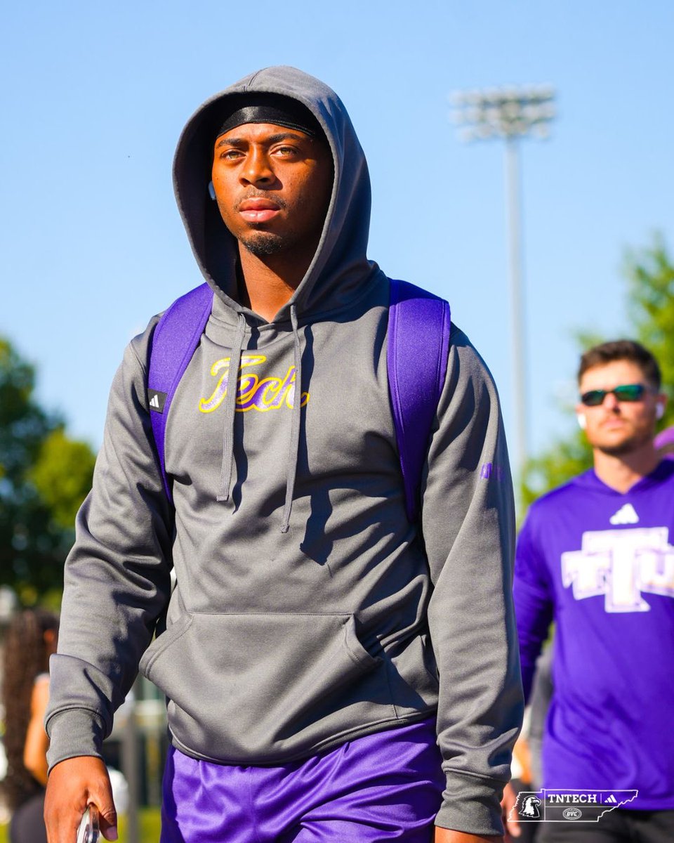 EAGLE WALK‼️

1 hour until Kickoff 🦅

#AimHigh | #WingsUp
